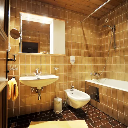 Thermal-badhotel Kirchler Тукс